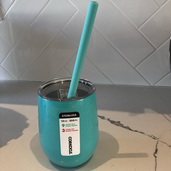 NWOB Corkcicle Wine Glass with Lid and Silicone Straw - Picture 2 of 6